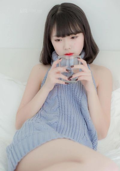 岳故意装睡让我挺进去的电影
